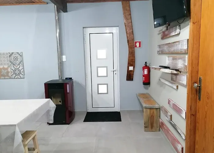 Casas Do Patrao Ii Sabugueiro (Guarda)